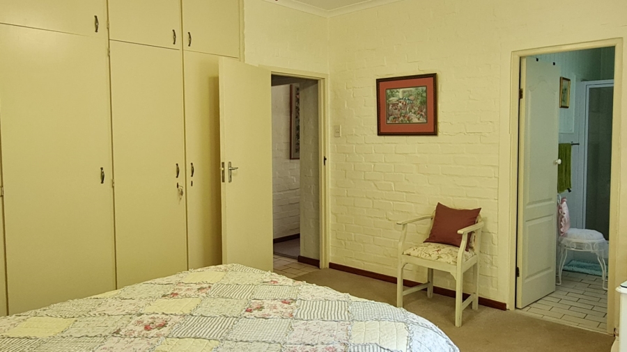 4 Bedroom Property for Sale in Boggomsbaai Western Cape